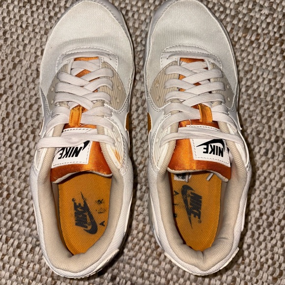 FLASH SALE! 🛍️ Women’s White and Orange Nike Air Max 90s - Picture 3 of 7